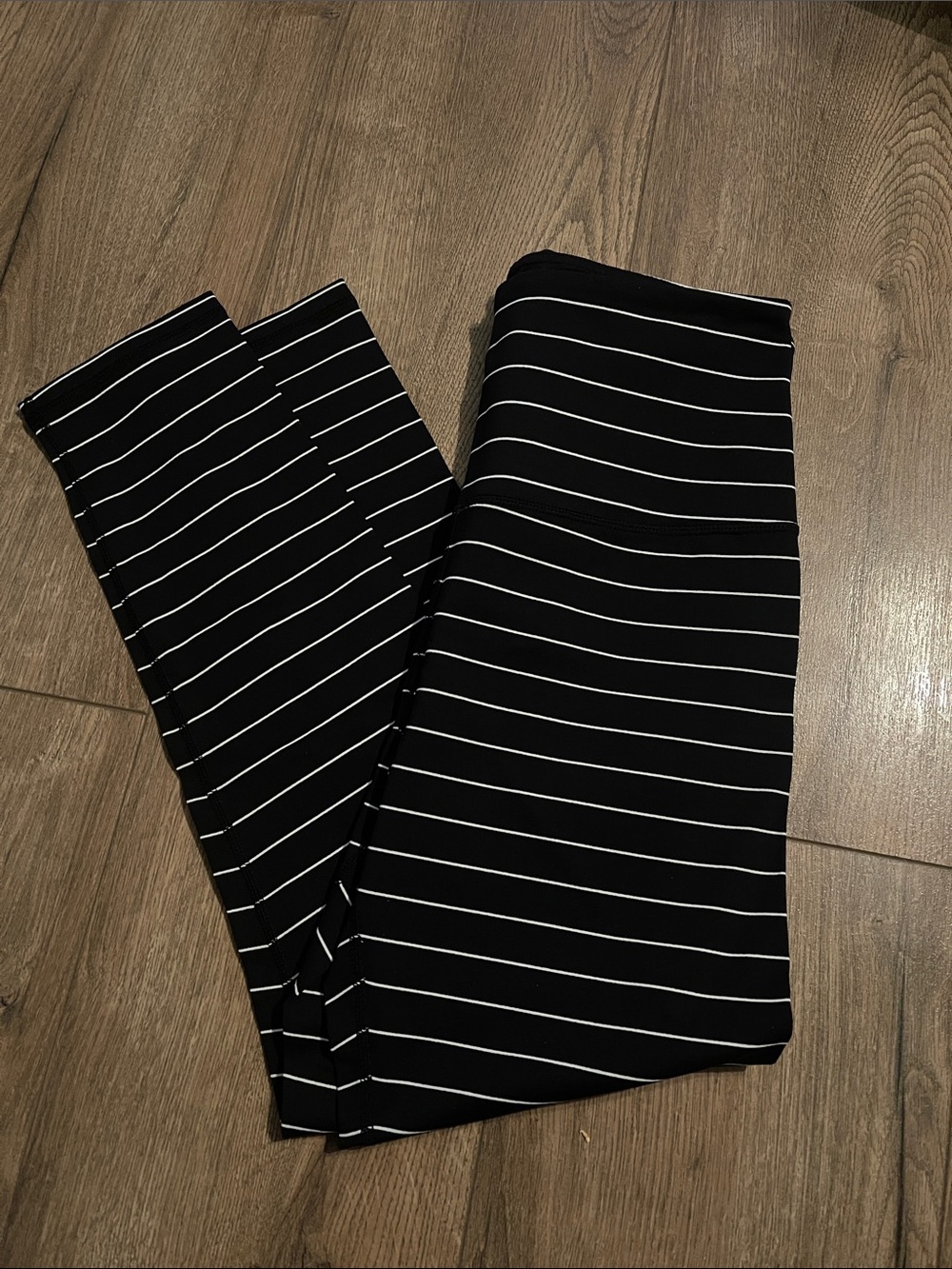 Glyder Leggings Black W/ White Stripes Size M EUC
